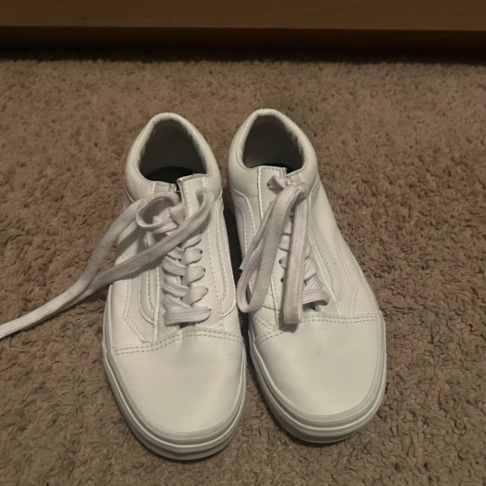 Vans / Old Skool distressed white leather low-top sneakers/ size 6.5